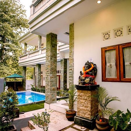 The Puncak Santhi Inn Batununggul Buitenkant foto